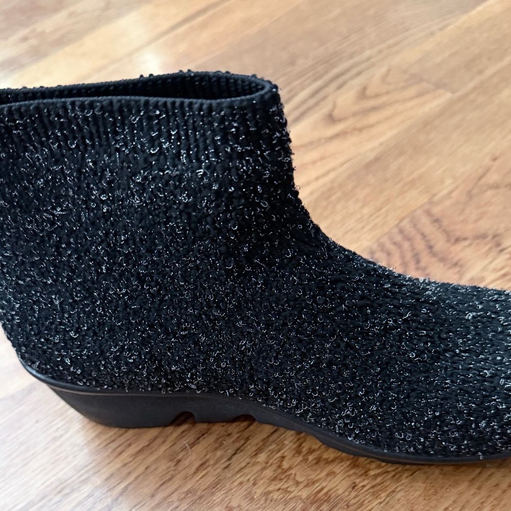 bernie mev. Black Ankle Boots